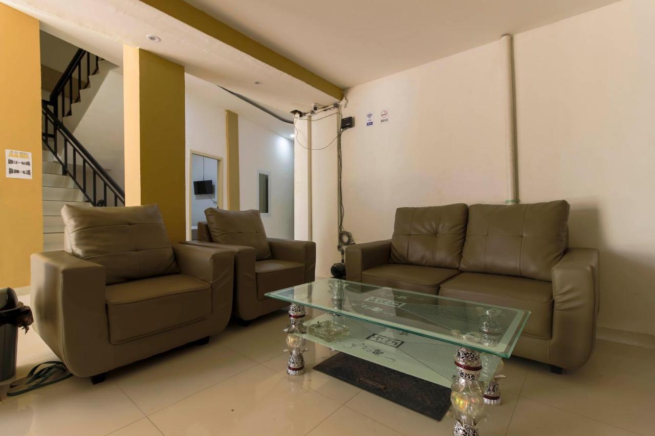 Hotel RedDoorz near Palembang Trade Center Zewnętrze zdjęcie