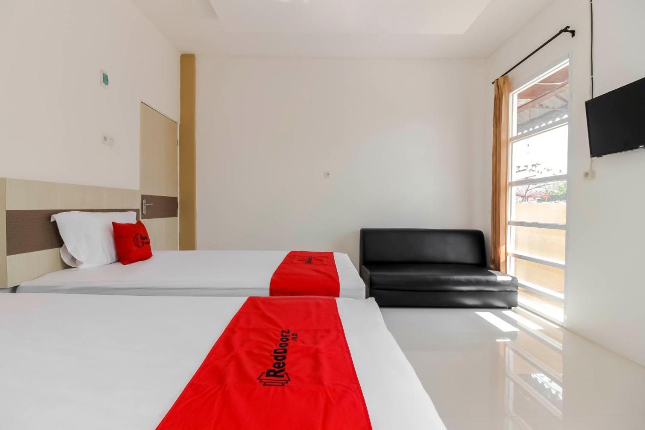 Hotel RedDoorz near Palembang Trade Center Zewnętrze zdjęcie