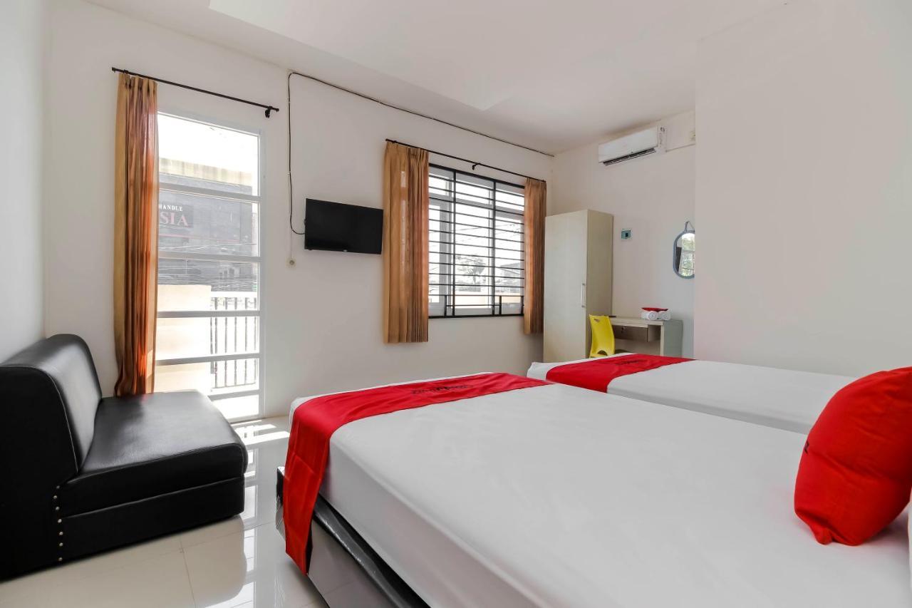 Hotel RedDoorz near Palembang Trade Center Zewnętrze zdjęcie
