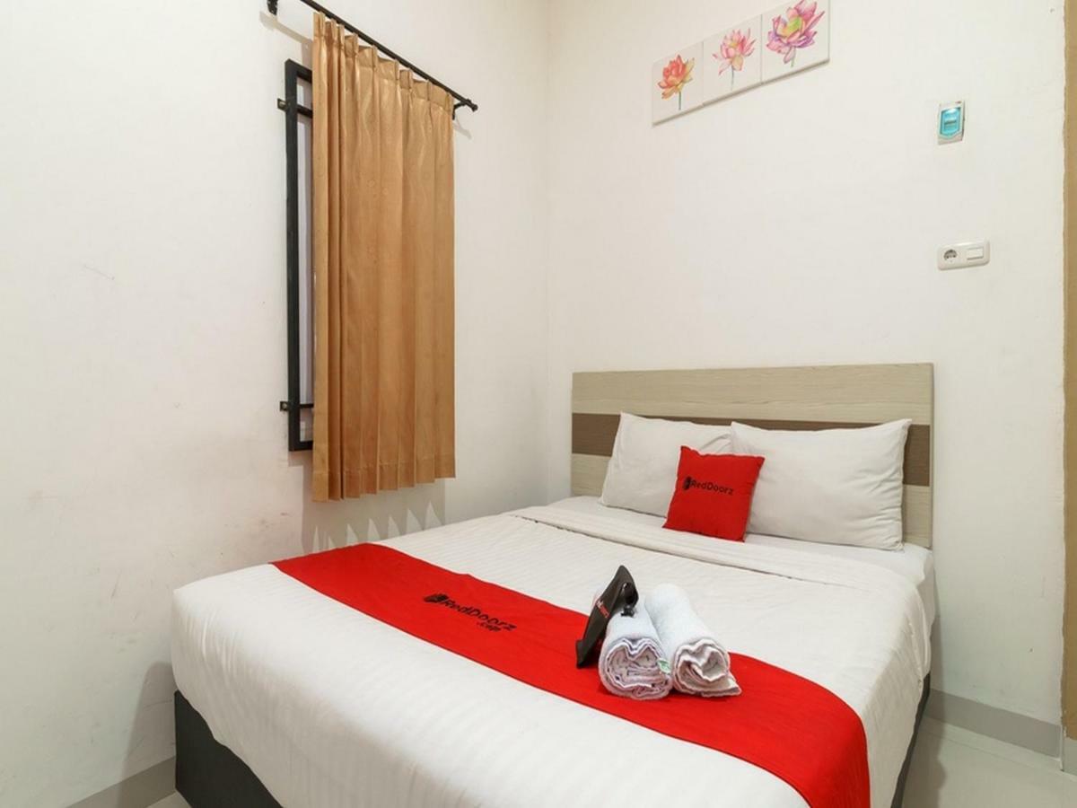 Hotel RedDoorz near Palembang Trade Center Zewnętrze zdjęcie