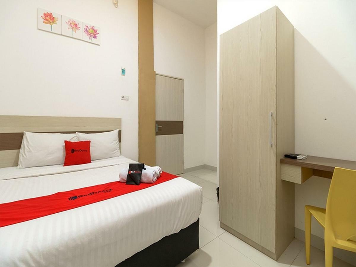 Hotel RedDoorz near Palembang Trade Center Zewnętrze zdjęcie
