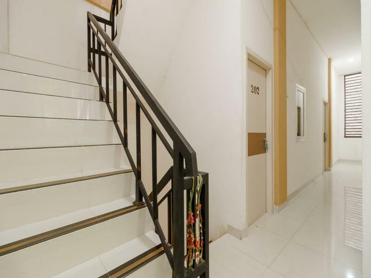 Hotel RedDoorz near Palembang Trade Center Zewnętrze zdjęcie