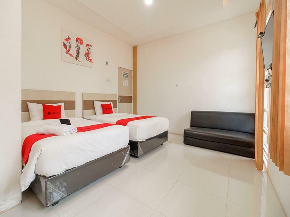 Hotel RedDoorz near Palembang Trade Center Zewnętrze zdjęcie