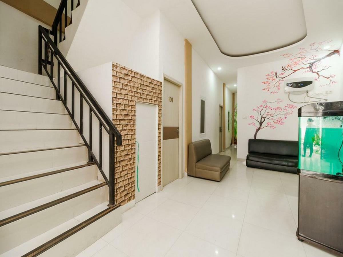 Hotel RedDoorz near Palembang Trade Center Zewnętrze zdjęcie