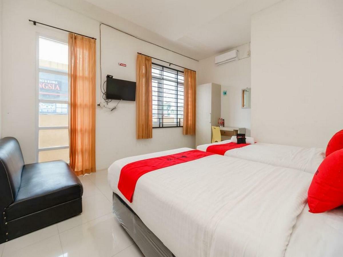 Hotel RedDoorz near Palembang Trade Center Zewnętrze zdjęcie