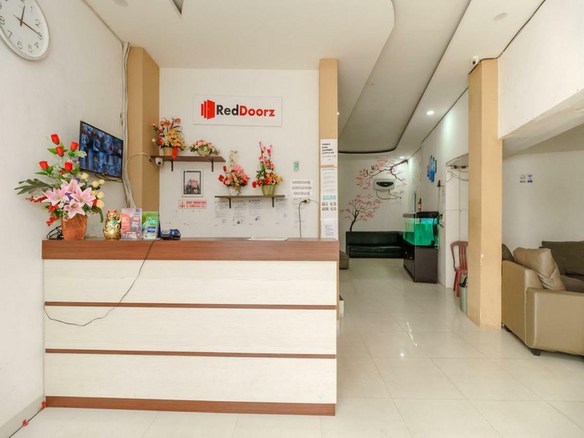 Hotel RedDoorz near Palembang Trade Center Zewnętrze zdjęcie