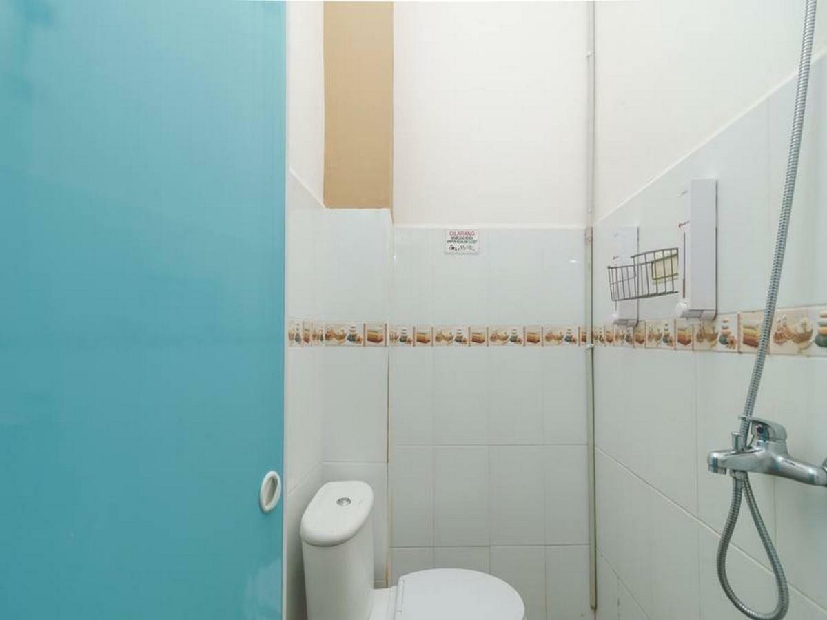 Hotel RedDoorz near Palembang Trade Center Zewnętrze zdjęcie